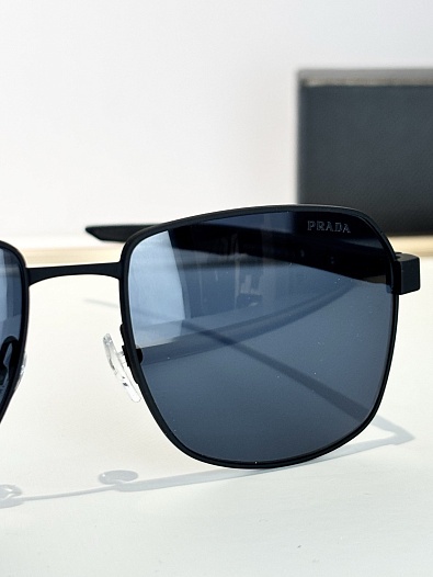 Солнцезащитные очки Prada Linea Rossa   