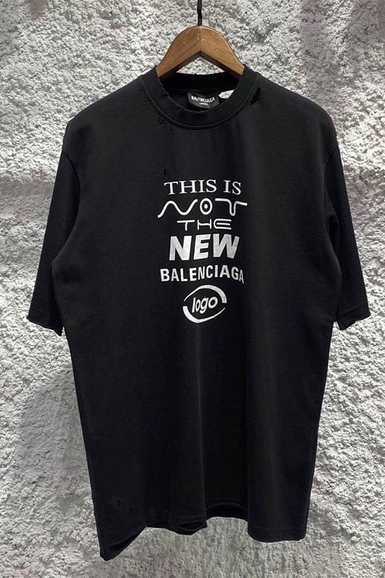 Чёрная оверсайз футболка Balenciaga с рваной отделкой