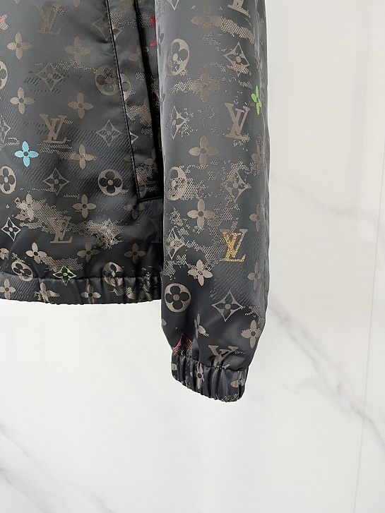 Ветровка коричневого цвета Louis Vuitton Monogram