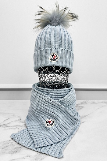 Комплект из шапки и шарфа голубого цвета Moncler logo-patch   