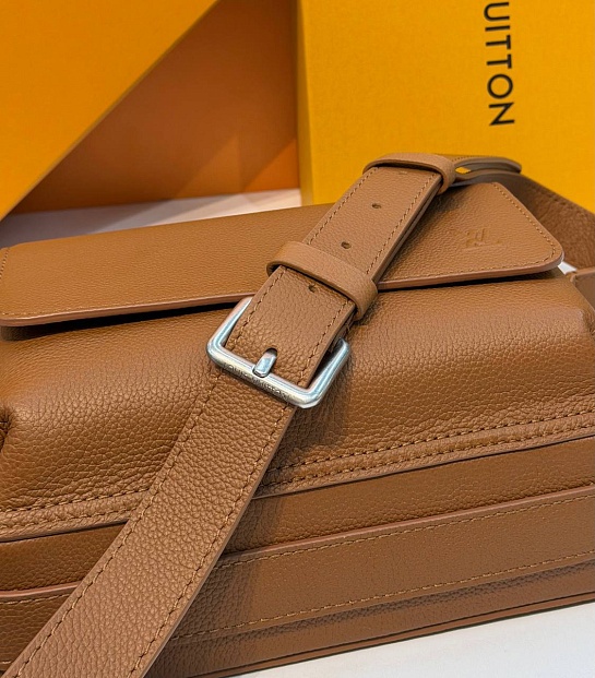 Кожаная сумка Louis Vuitton Boarding Messenger premium 24x18x9 см