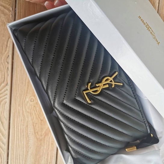 Кожаная чёрная сумка Yves Saint Laurent 24x20 см