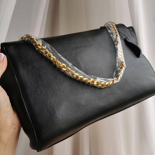 Женская чёрная кожаная сумка Yves Saint Laurent 32x19 см