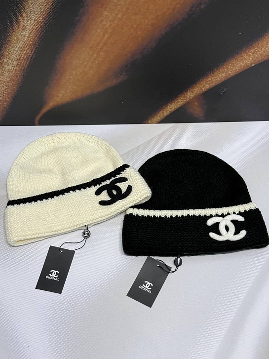 Шапка Chanel logo-embroidered premium - White