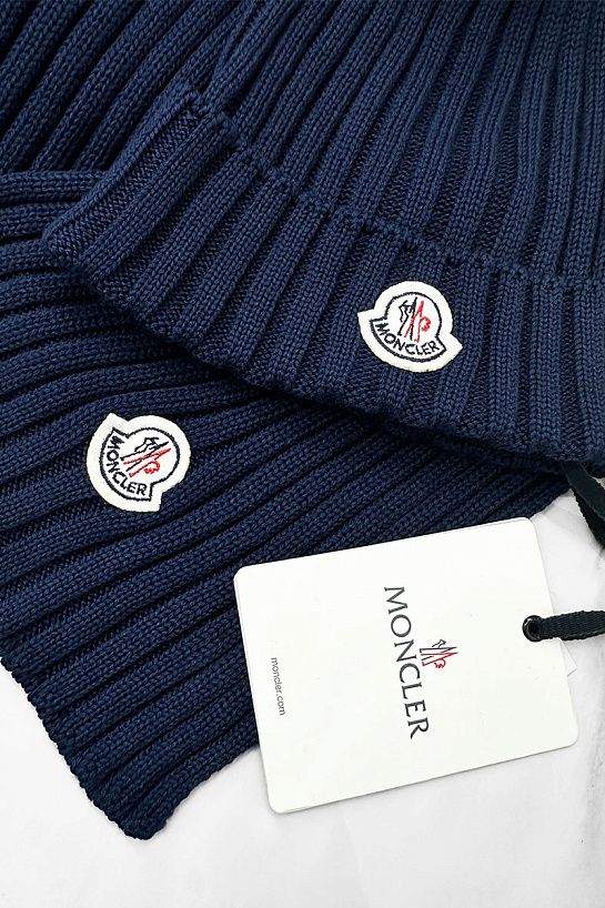 Комплект из шапки и шарфа синего цвета Moncler logo-patch