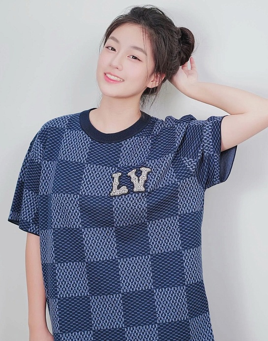 Оверсайз футболка Louis Vuitton Premium crystal logo-patch