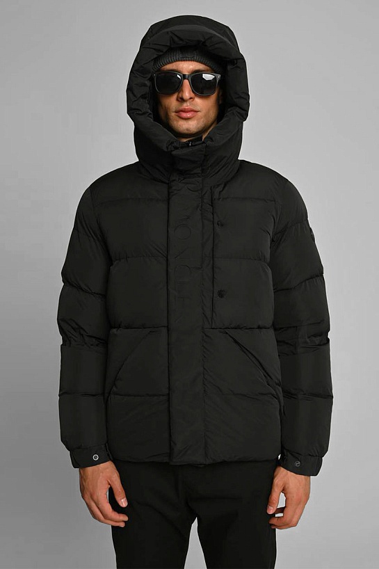 Утеплённая куртка Moncler Madeira чёрного цвета