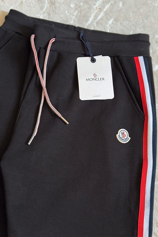 Мужские чёрные шорты Moncler
