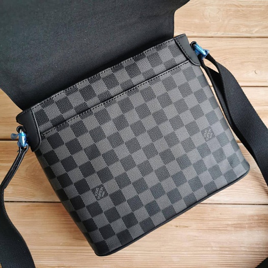 Кожаная сумка-планшет Louis Vuitton District PM 25x22 см   