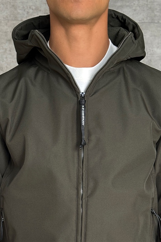 Зелёная ветровка C.P. Company Pro-Tek lens detail