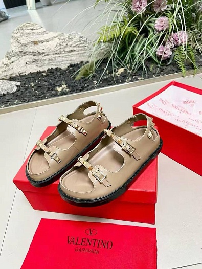 Женские кожаные сандалии Valentino Rockstud   