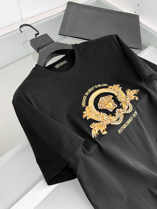 Чёрная футболка Versace Coupe Blason embroidered