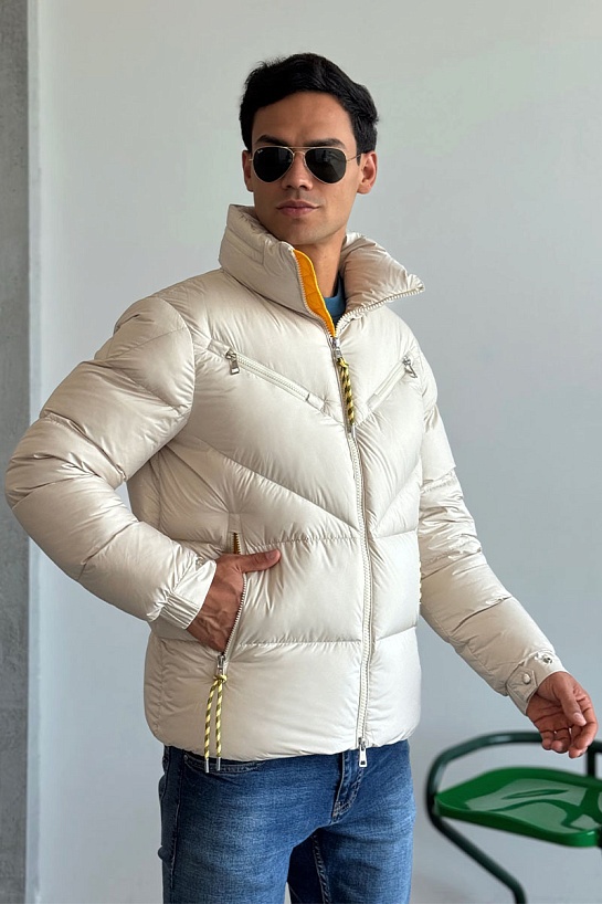 Мужской бежевый пуховик Moncler Katmai