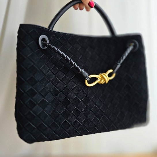 Замшевая чёрная сумка Bottega Veneta 30x23 см