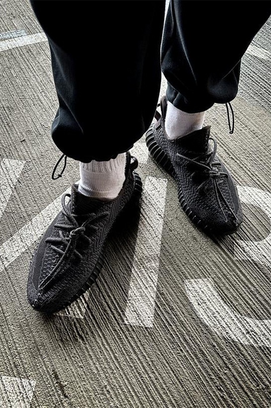 Кроссовки Adidas Yeezy Boost 350 v2 Black "Reflective laces" premium