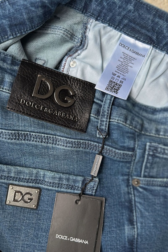 Мужские джинсы синего цвета Dolce & Gabbana logo-plaque