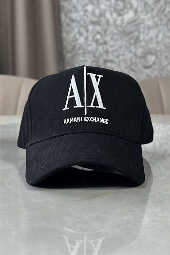 Бейсболка чёрного цвета Armani Exchange embroidered-logo   