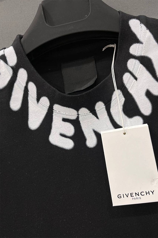 Чёрная оверсайз футболка Givenchy