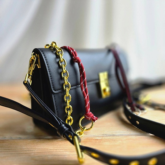 Кожаная сумка Prada Small Soft Sound 23x14 см   