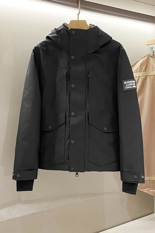 Чёрный пуховик Burberry London England logo-patch