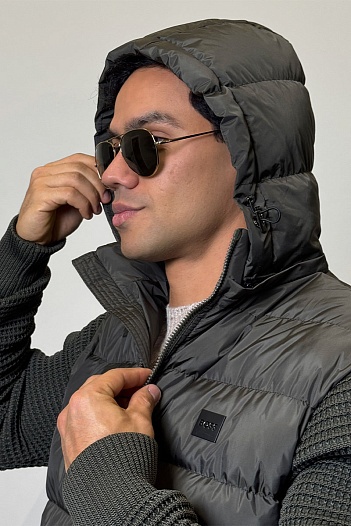 Зелёная куртка Hugo Boss с вязаными рукавами   