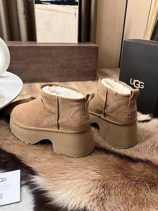 Женские замшевые ботинки UGG Heights - Chestnut