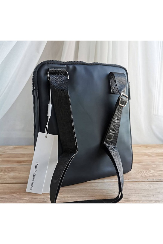 Мужская чёрная сумка Calvin Klein 27x23 см