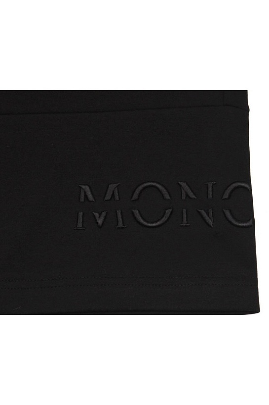 Мужские шорты Moncler красного цвета