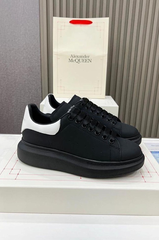 Кожаные кроссовки Alexander McQueen чёрного цвета