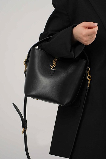 Кожаная сумка Yves  Saint Laurent Le 37 bucket bag 25x25 см   