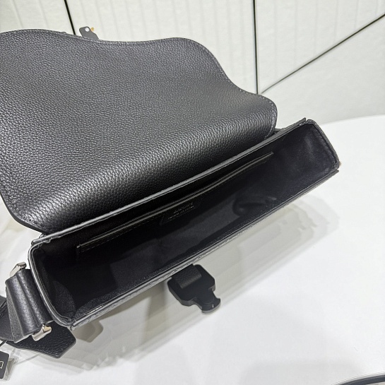 Кожаная сумка Dior Saddle Messenger Premium 23x17.5x6 см