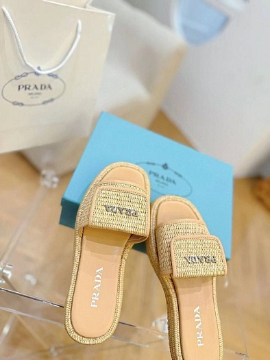 Женские шлёпанцы Prada жёлтого цвета   