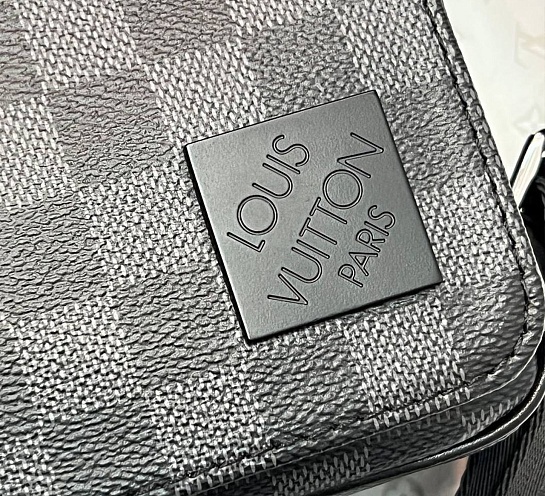Кожаная сумка Louis Vuitton District Messenger PM Premium 26x20x7 см