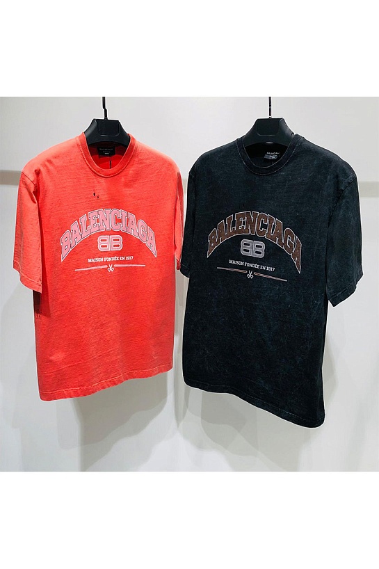 Оранжевая оверсайз футболка Balenciaga с рваной отделкой