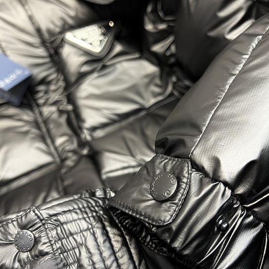 Мужской чёрный пуховик Prada logo-plaque   