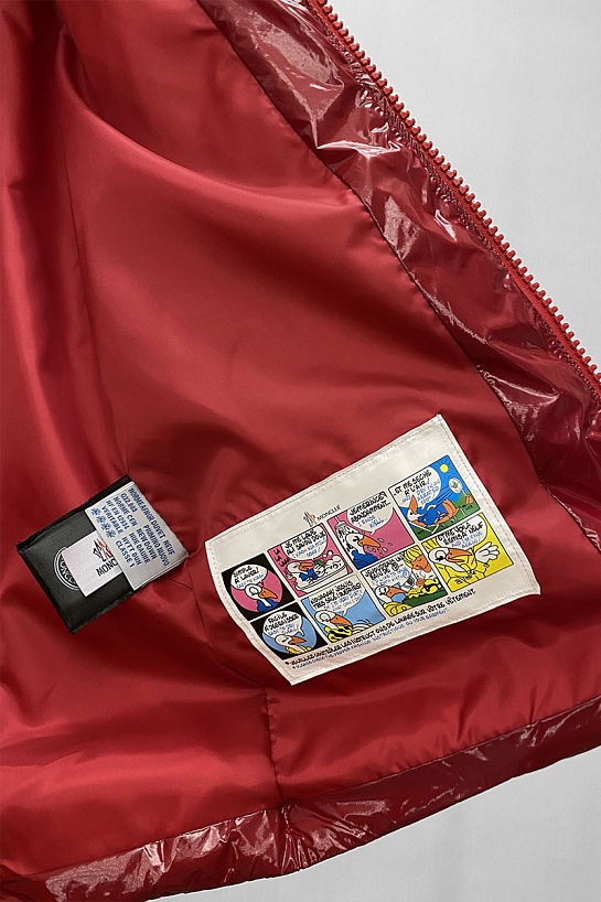 Женская брендовая парка Moncler красного цвета
