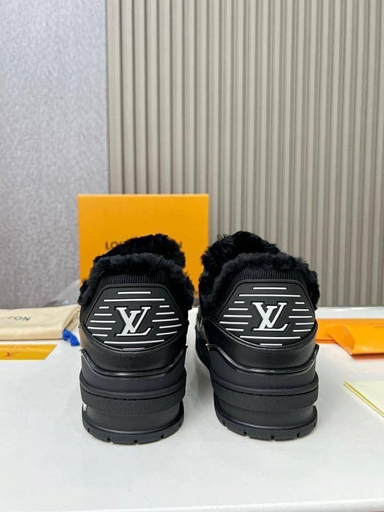 Кожаные кроссовки с мехом Louis Vuitton Trainer Premium - Black