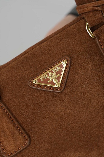 Замшевая сумка Prada 31x16 см   