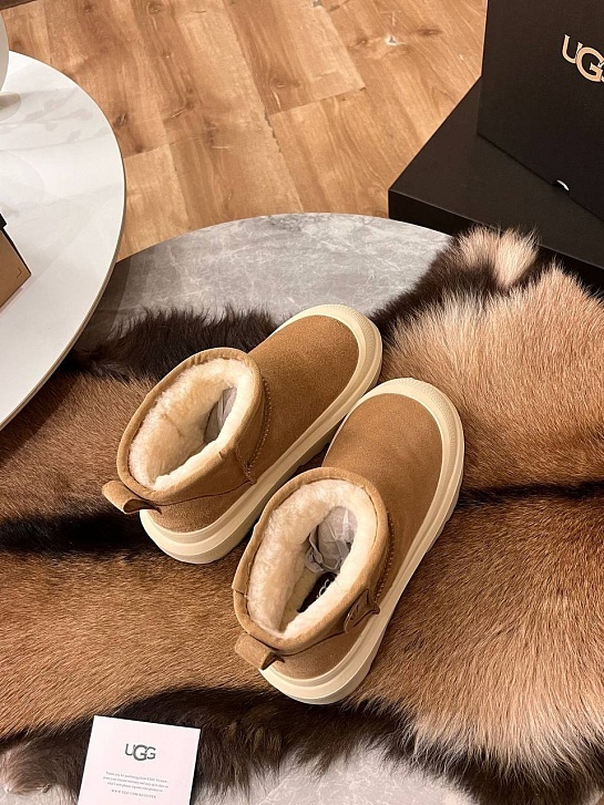 Женские замшевые ботинки UGG Classic Mini Hybrid - Chestnut / White