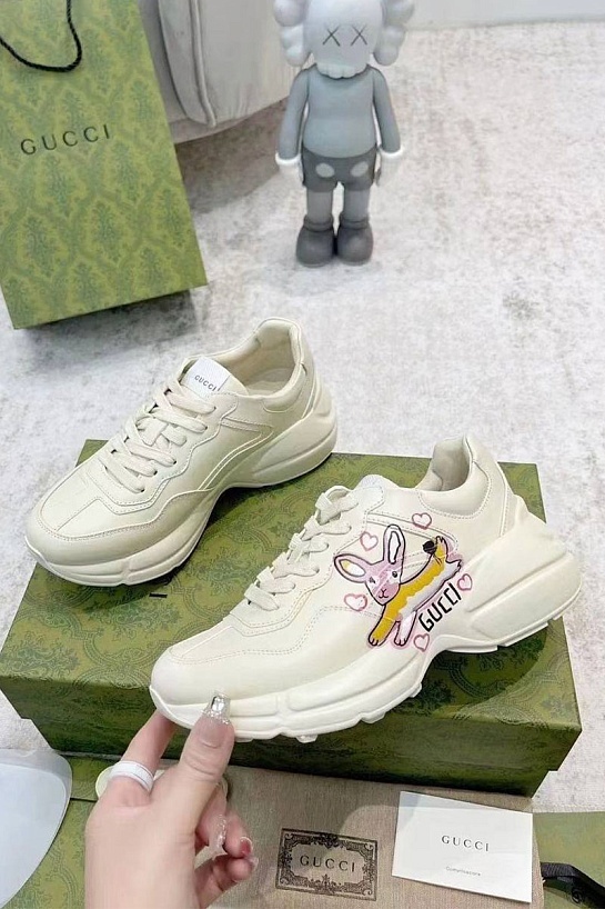 Женские кожаные кроссовки Gucci Rhyton