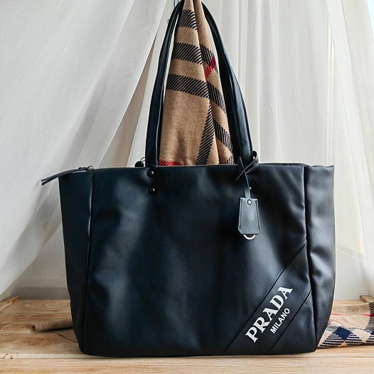 Женская чёрная сумка-тоут Prada 35x27 см   