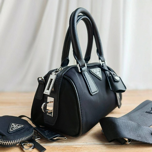 Нейлоновая сумка Prada Bauletto 21x14 см   