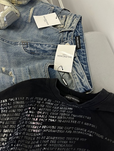 Чёрная женская оверсайз футболка Balenciaga   