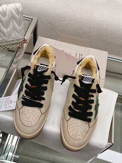 Женские кроссовки с мехом Golden Goose   