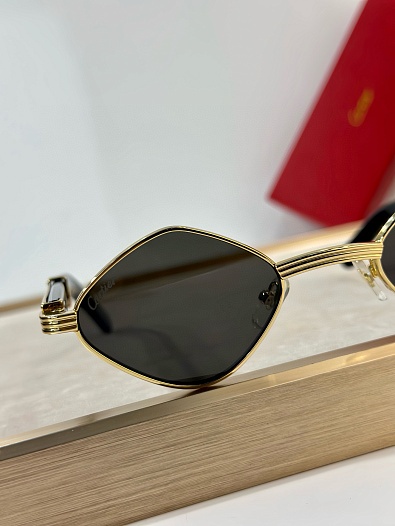 Солнцезащитные очки Cartier   