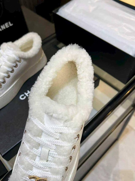 Женские кожаные кроссовки с мехом Chanel premium - White