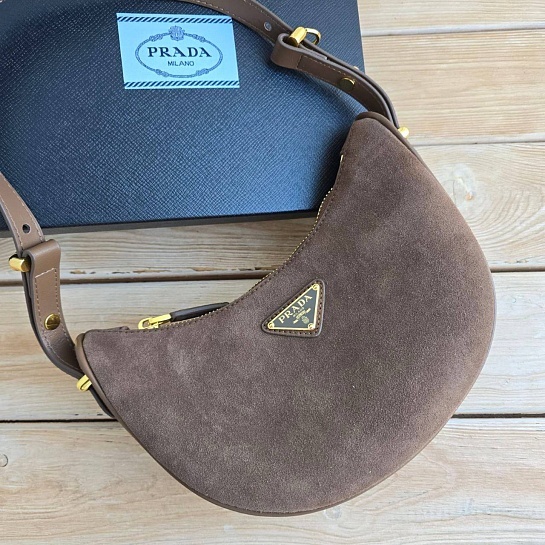 Замшевая сумка Prada 23x14 см