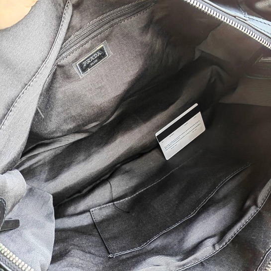 Женская чёрная сумка-тоут Prada 35x27 см