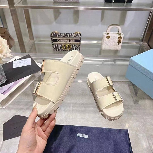 Женские кожаные сандалии Prada   
