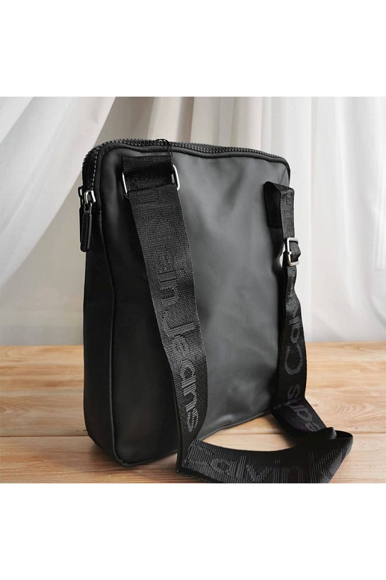 Мужская чёрная сумка Calvin Klein 27x23 см